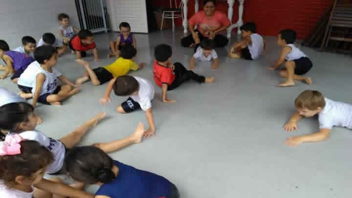 Espaço, Água, Sabão Líquido e Amigos – Professora Léia – 1º Período