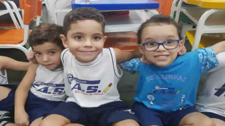 Sorrisos e Companheirismo – Professora Léia – 1º Período