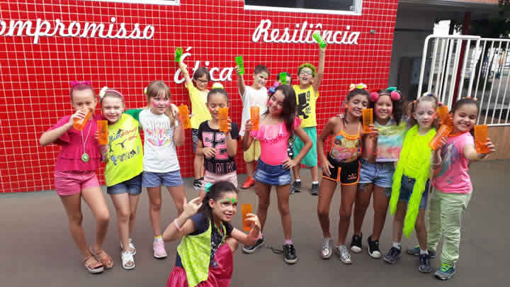 Festa Neon – Professora Maria Cecília – 2º Ano