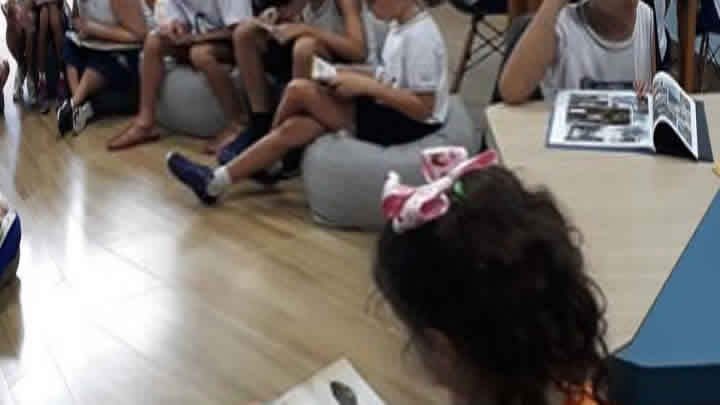 Respeitar e amar os livros e a leitura – Professora Maria Cecília – 2º Ano