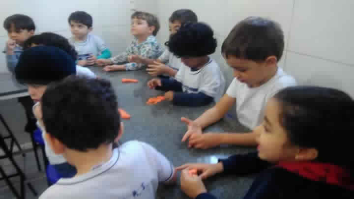 Fazendo Slime – Professora Neta – Maternal III